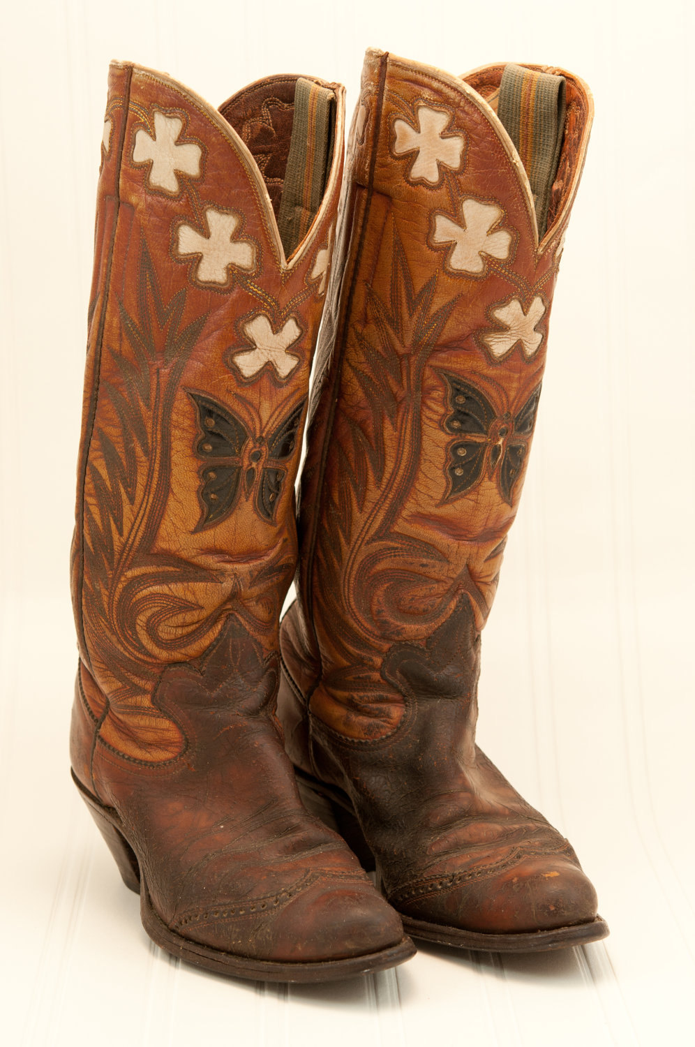 14 Eye-Catching Cowboy Boot Pictures and Images