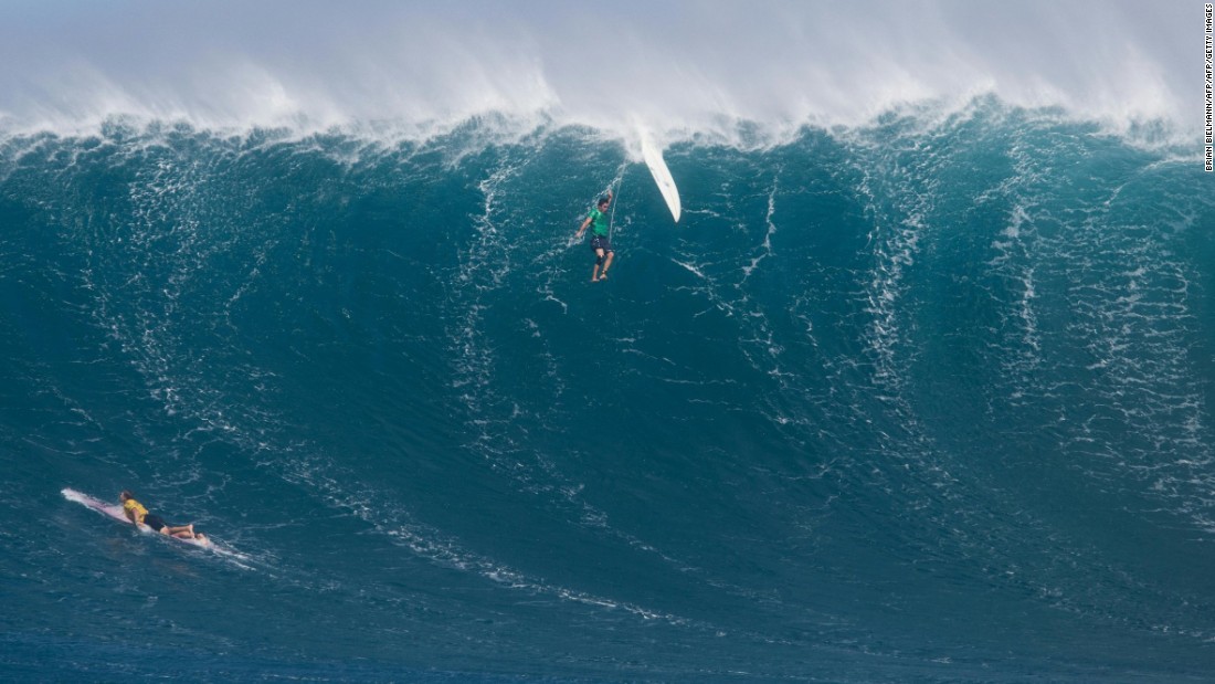 surf hawaii - big wave surfing photo